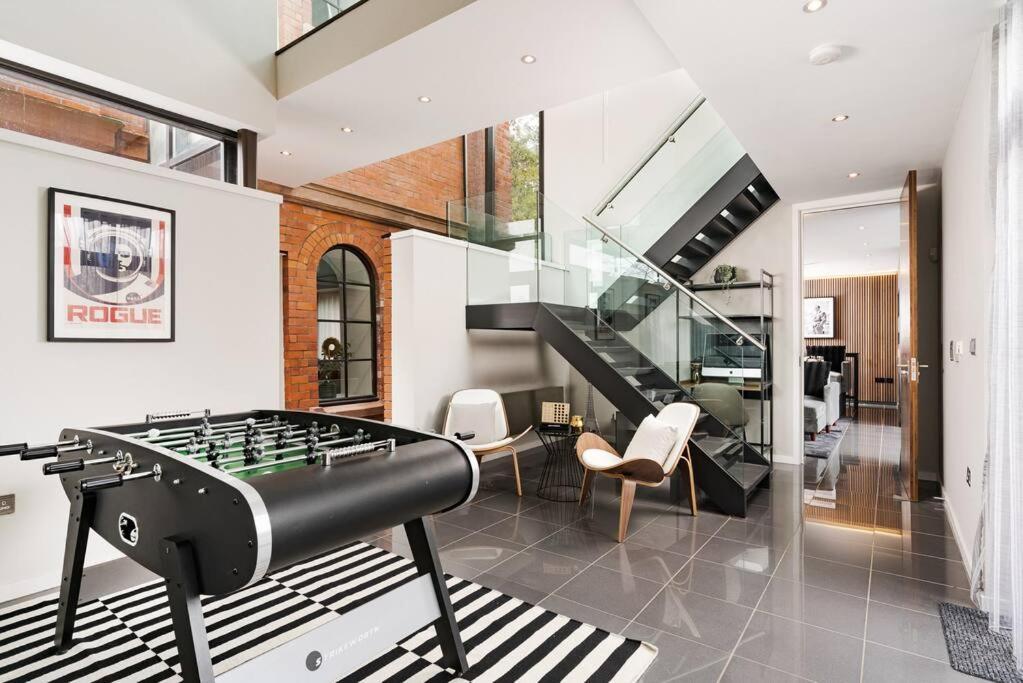 Luxury Water Tower I Roof Bar I Cinema Villa คาร์ดิฟฟ์ ภายนอก รูปภาพ