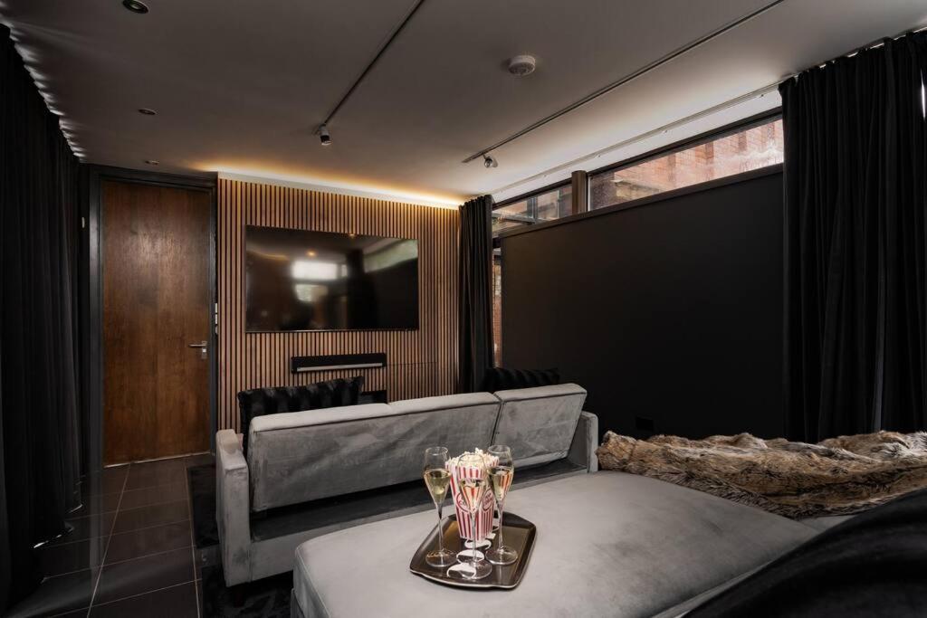 Luxury Water Tower I Roof Bar I Cinema Villa คาร์ดิฟฟ์ ภายนอก รูปภาพ